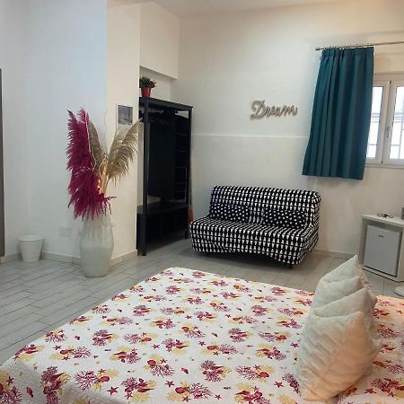 Dora'S House Hotel Napoli Bagian luar foto