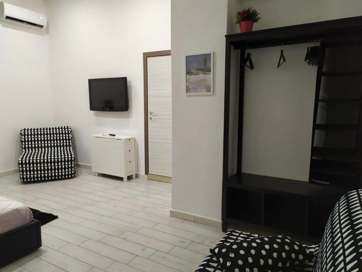 Dora'S House Hotel Napoli Bagian luar foto