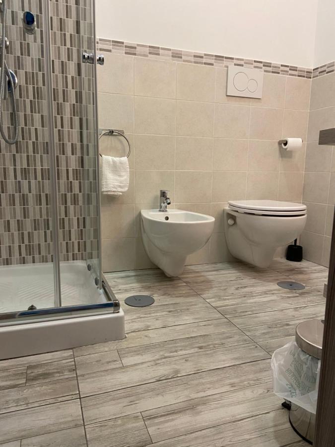 Dora'S House Hotel Napoli Bagian luar foto