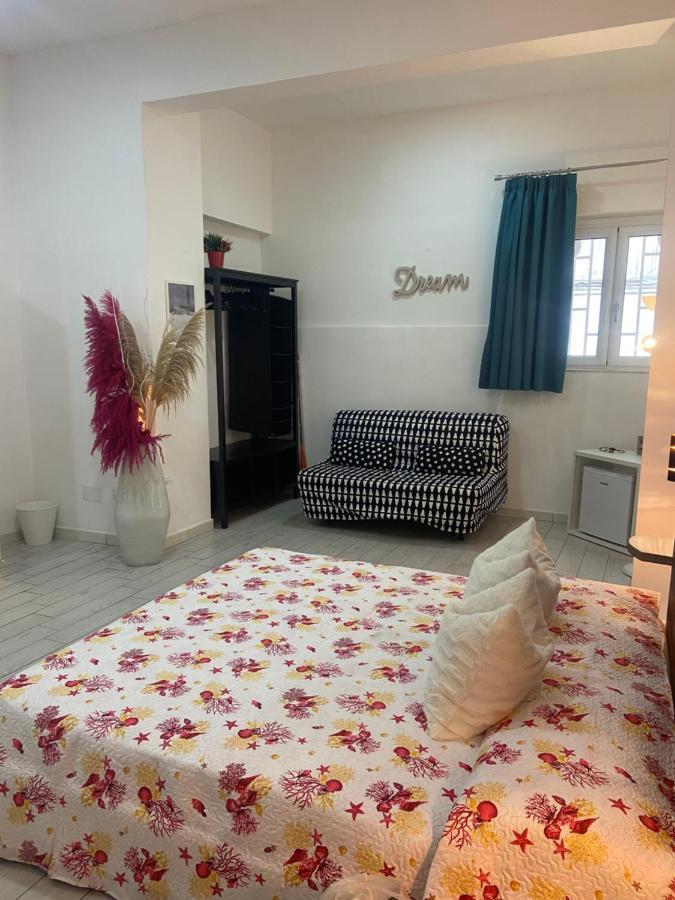 Dora'S House Hotel Napoli Bagian luar foto