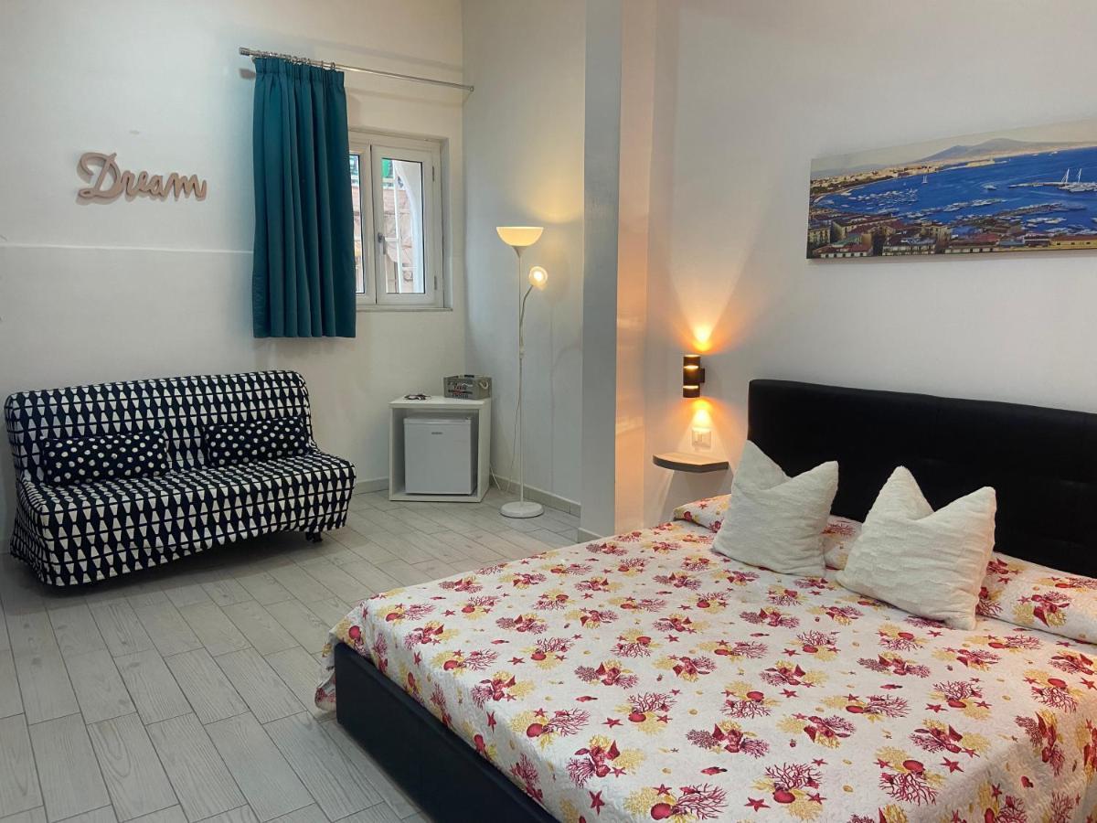Dora'S House Hotel Napoli Bagian luar foto