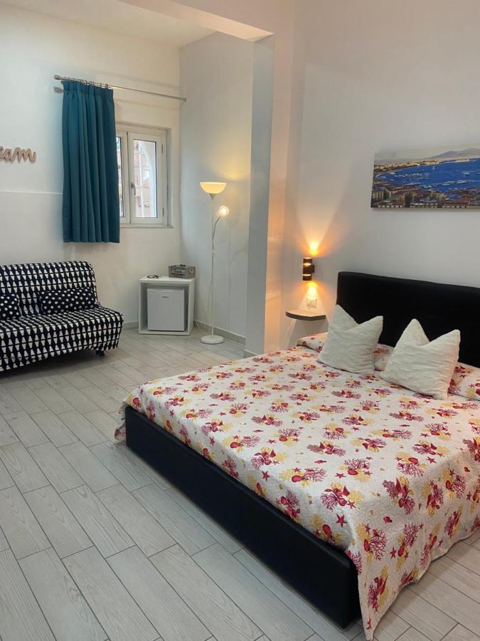 Dora'S House Hotel Napoli Bagian luar foto
